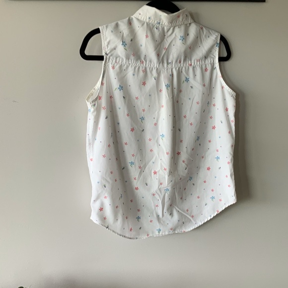 Sleeveless Button Up Tank - Picture 6 of 9